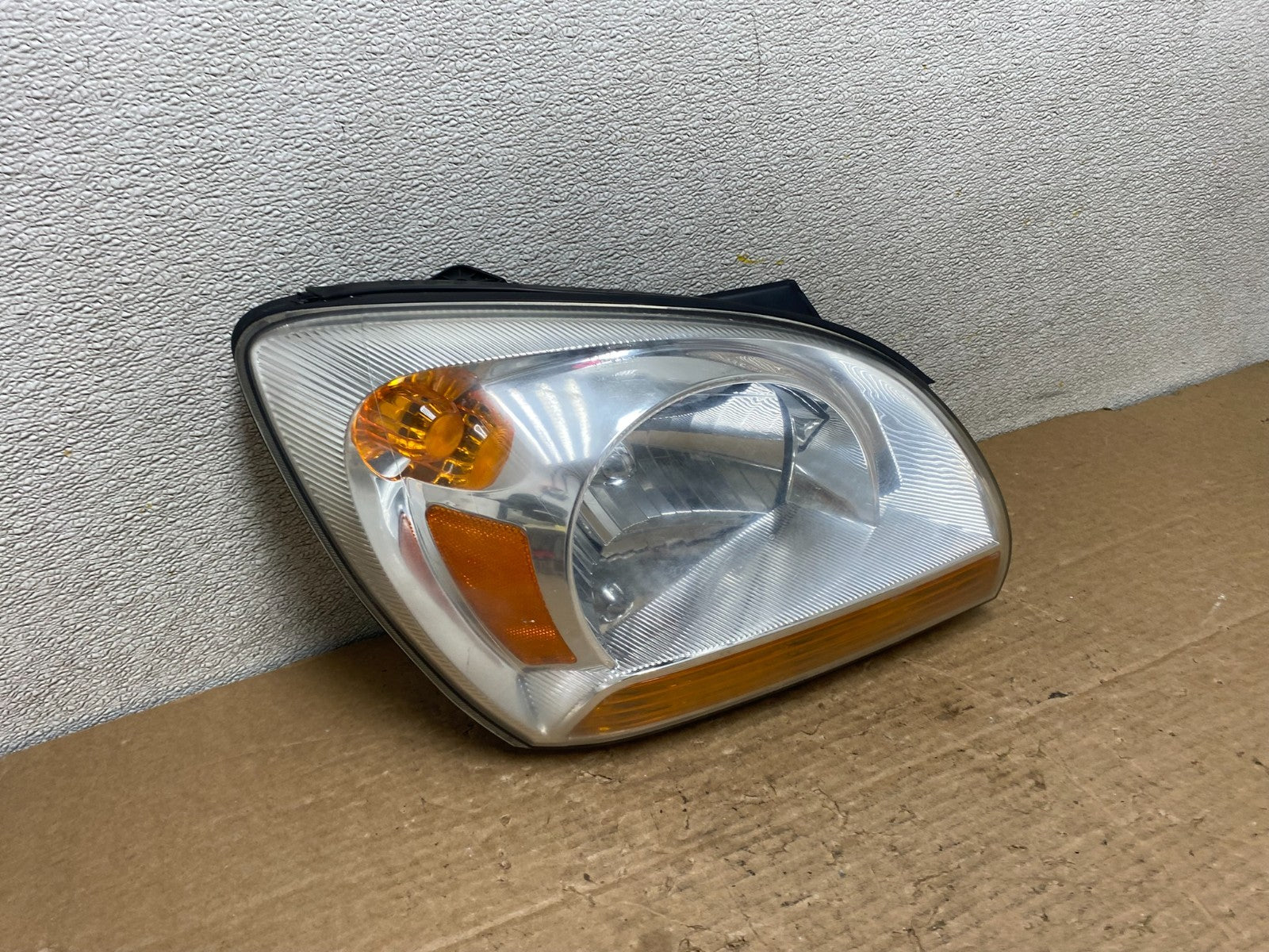 2005 to 2006 Kia Sportage Right Passenger RH Halogen Headlight Z2864 DW2