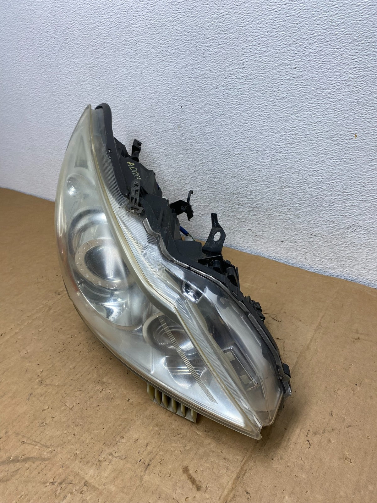 2010-2012 Infiniti G37 Right Passenger Side Xenon HID Headlight AD1204 DW1