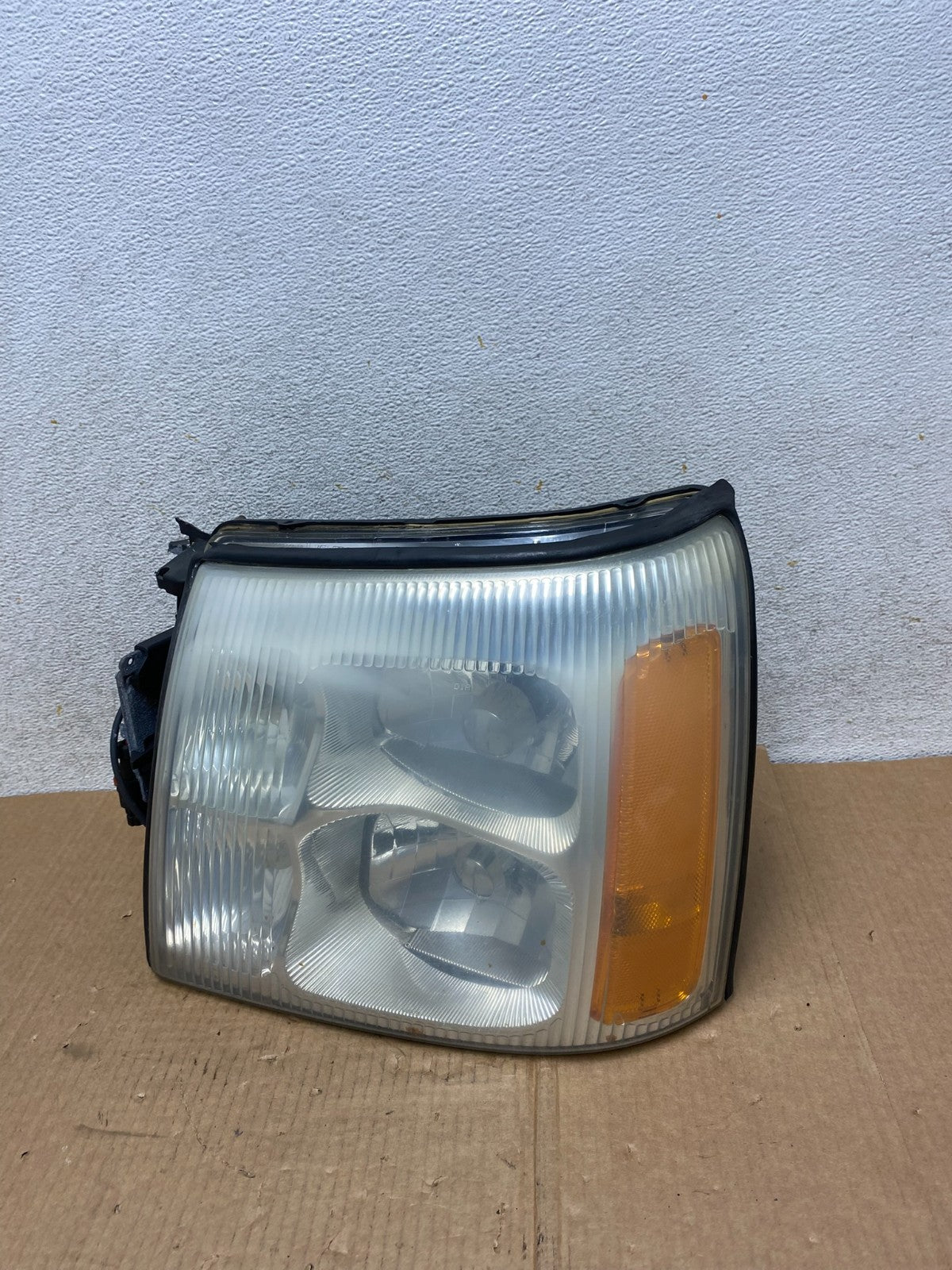 2002 to 2006 Cadillac Escalade Left Driver Lh Xenon HID Headlight AI4460 DW0