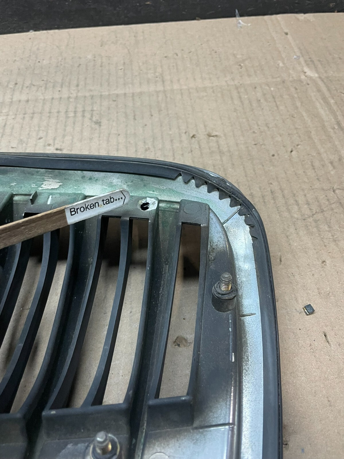2001 to 2005 Hyundai Sonata Front Upper Grille Grill Bumper i7548 OEM DG11