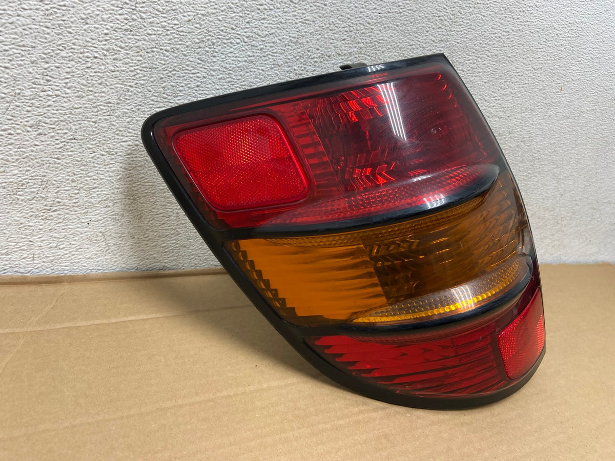 2003 - 2008 Pontiac Vibe Left Driver LH Side Tail Light AG9137 LK1
