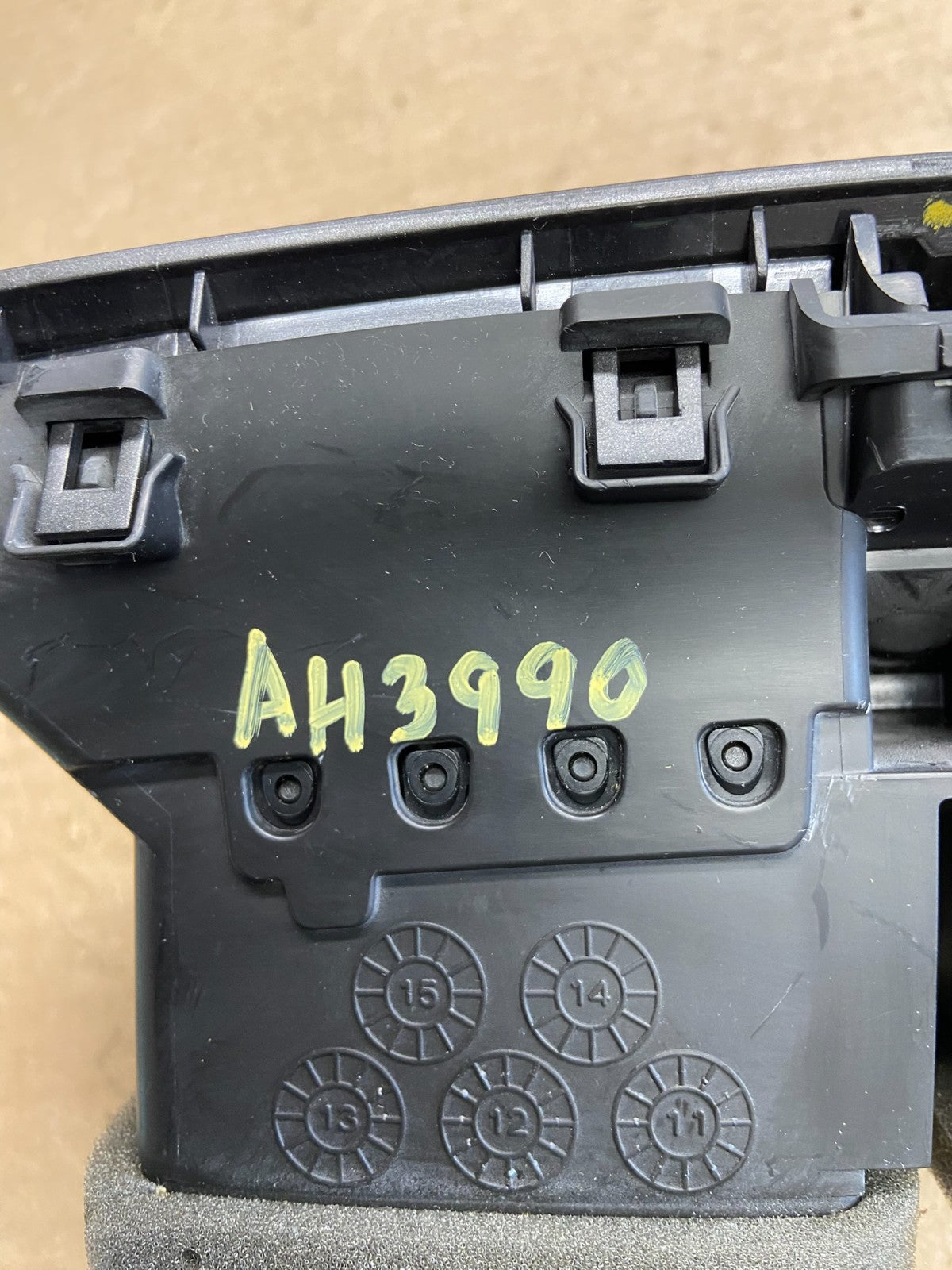 2013 to 2016 Chevrolet Malibu Dashboard Center Air Vent ah3990 DG6