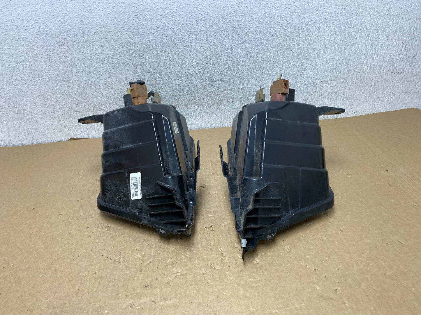 2005 to 2009 Ford Mustang Left+Right Set Side Black Halogen Headlights AF7430 DG8