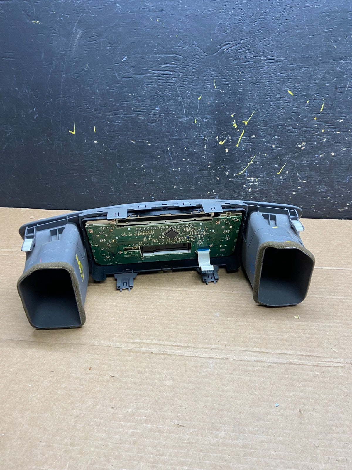 2009 2010 Toyota Corolla AM/FM Radio Cd Player W/ Bezel Air Vent Oem W0231 DG3