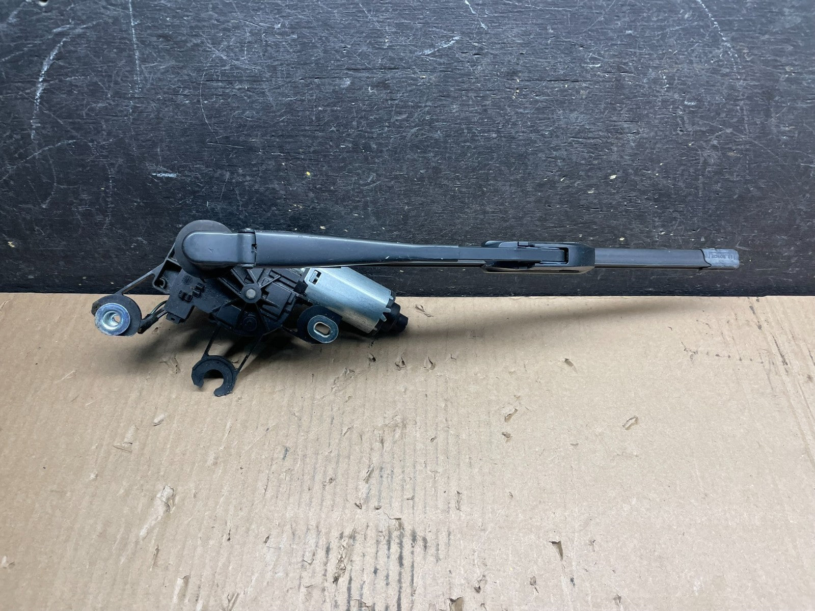 2008-2012 Land Rover LR2 Rear Glass Windshield Wiper Motor OEM u9467 DG0