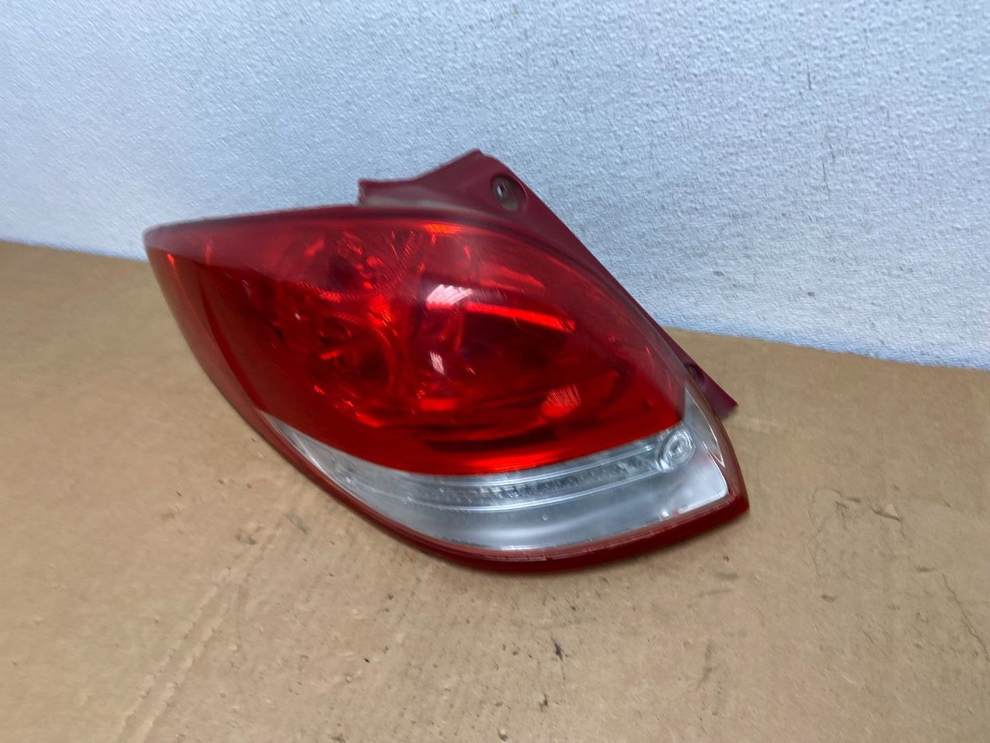 2012 to 2017 Hyundai Veloster Left Driver LH Tail light AC8544 DW1
