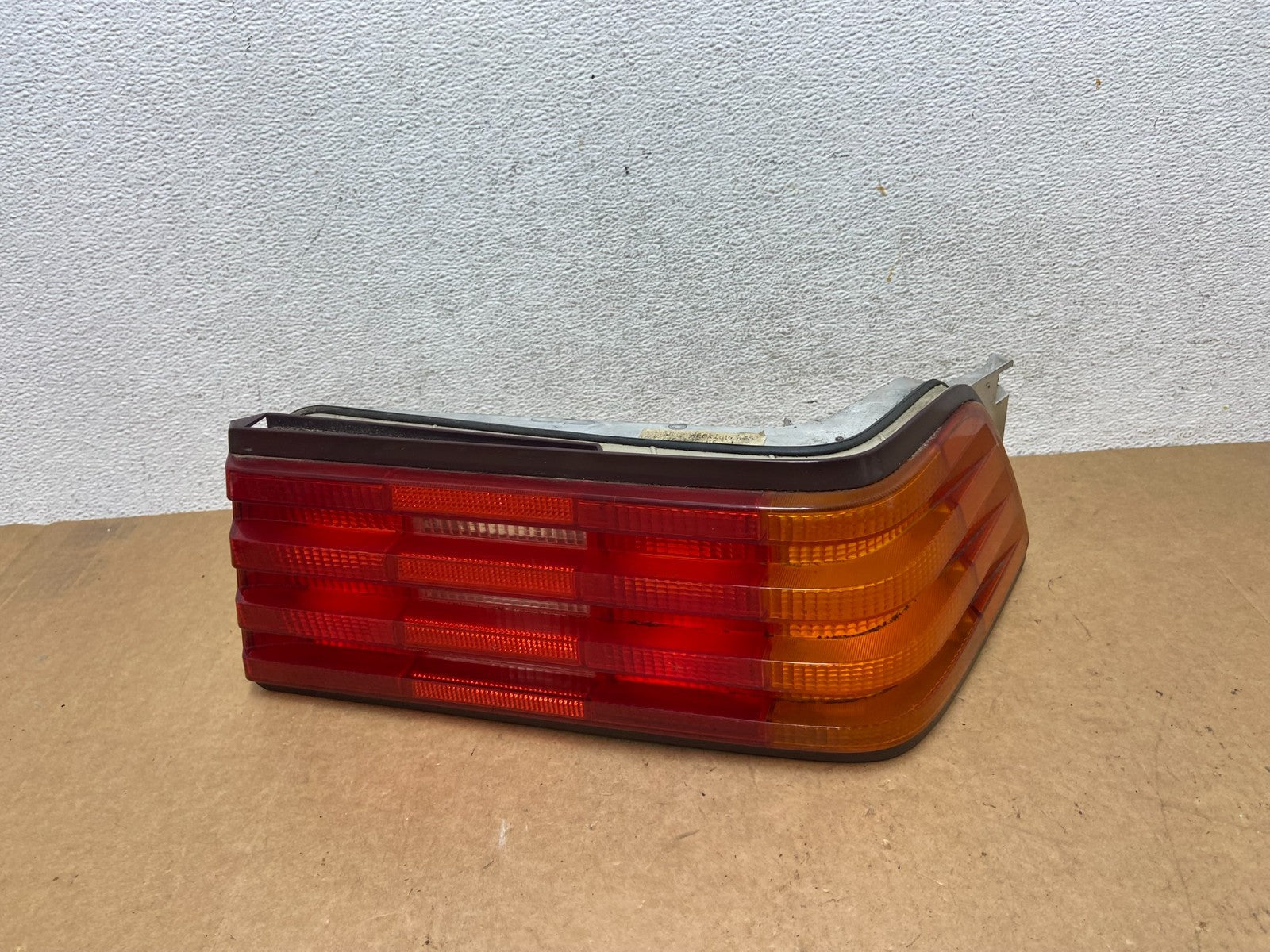 1990 - 2002 Mercedes R129 SL500 SL600 Rear Right Passenger Tail Light AE3073 DG0