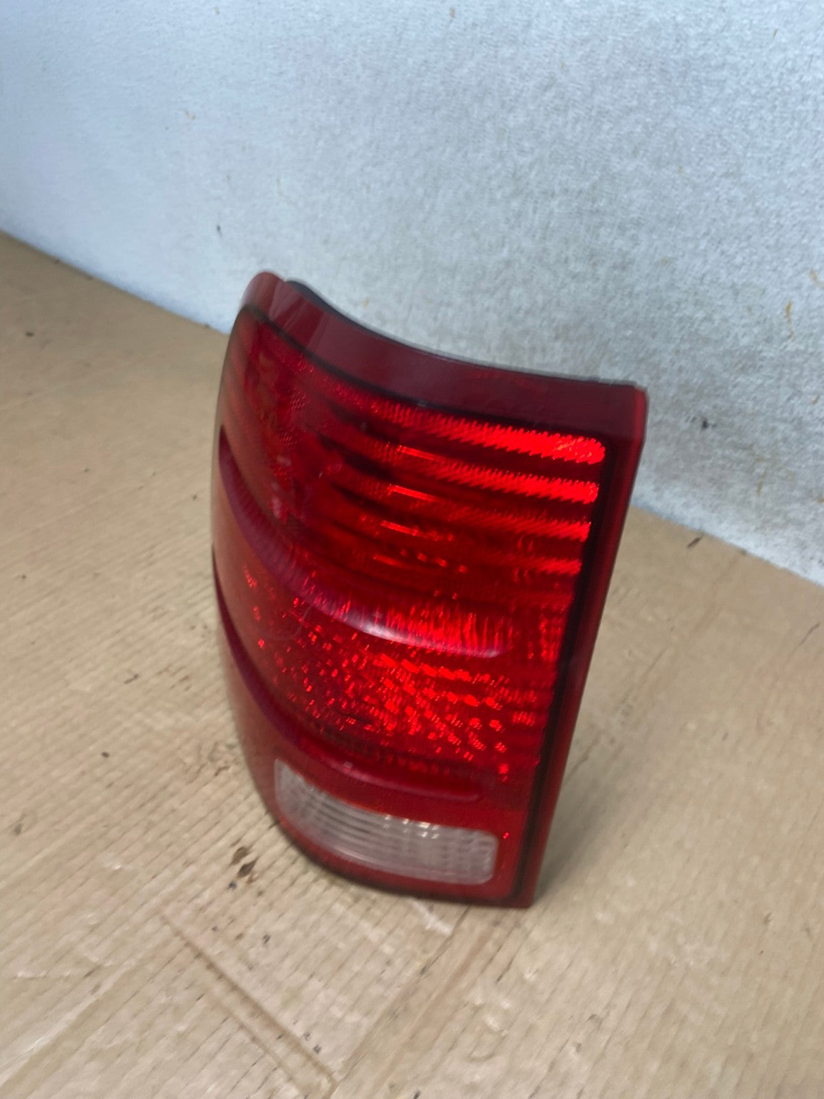 2002 to 2005 Ford Explorer Left Driver Lh Side Tail light AI6981 LK1