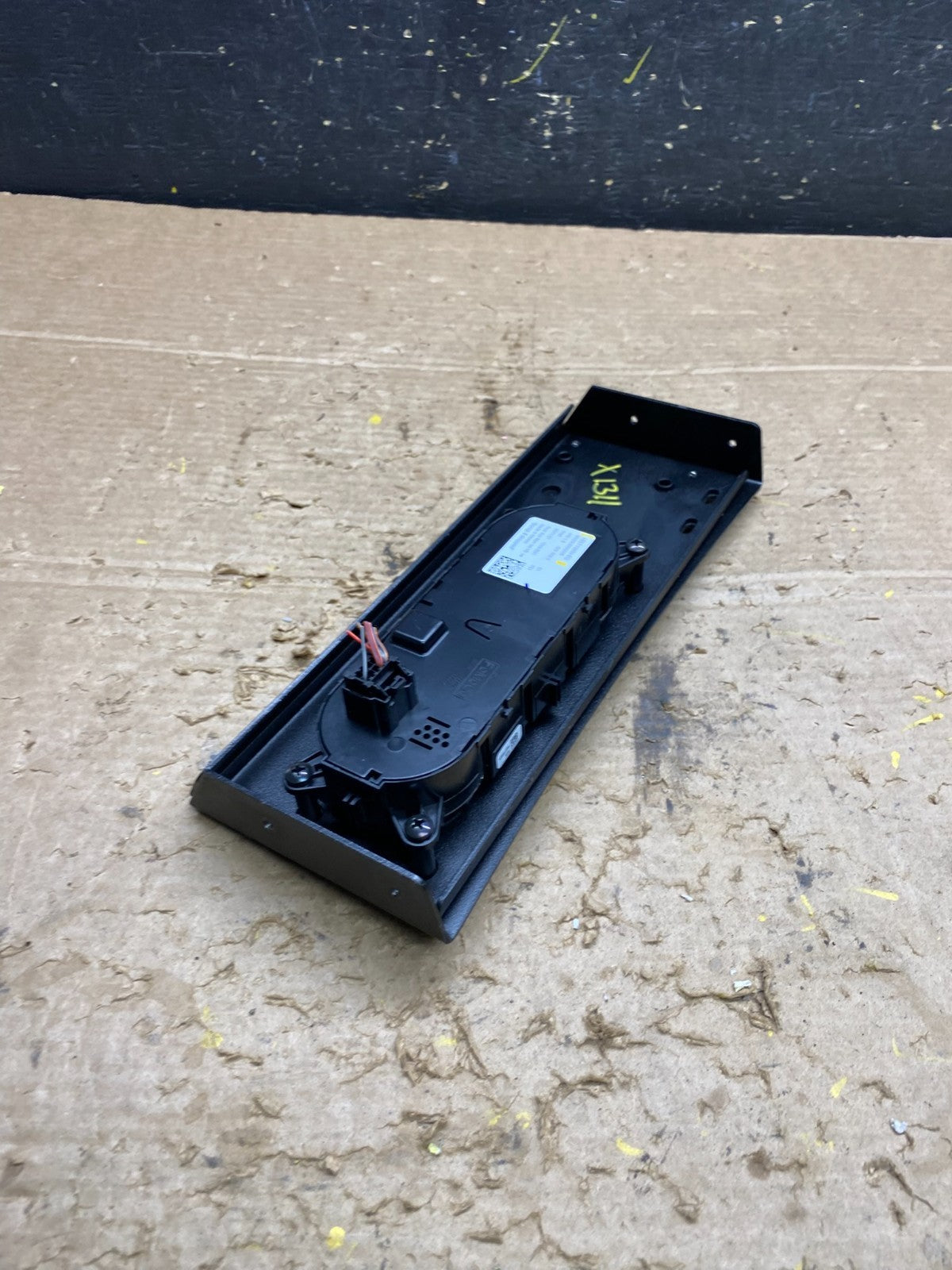 2020 to 2024 Ford  Explorer Rear Climate Control Panel Trim Oem X1311 DG4