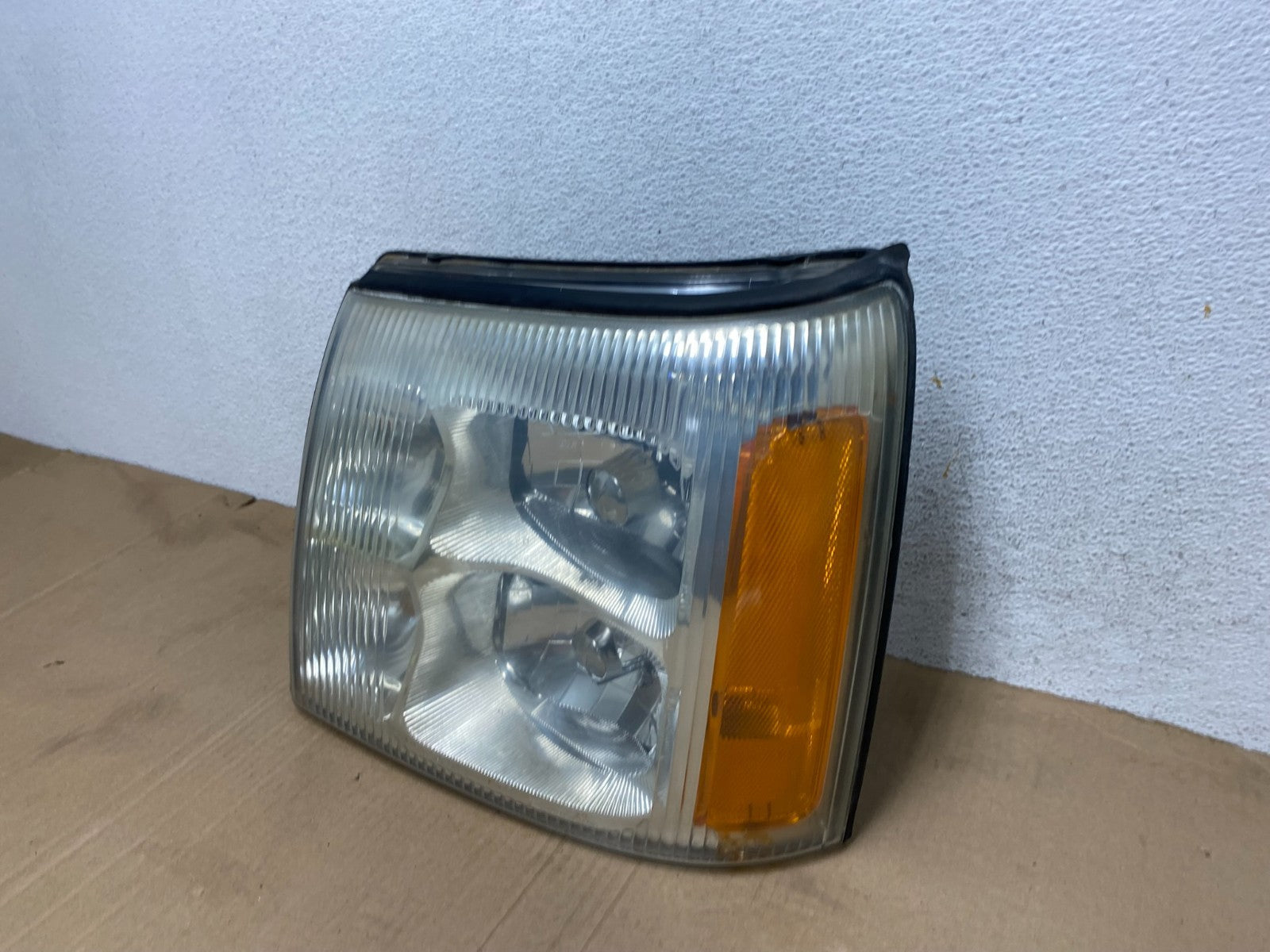 2002 to 2006 Cadillac Escalade Left Driver Lh Xenon HID Headlight AE9081 DW1