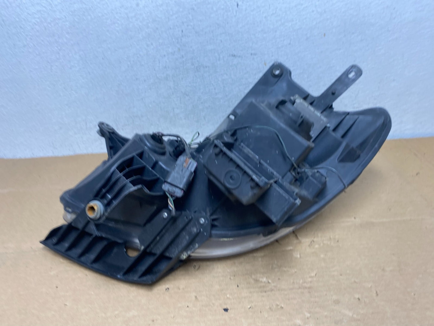 2008-2012 Buick Enclave Right Passenger Headlight Xenon Hid Two Ballast AD39599