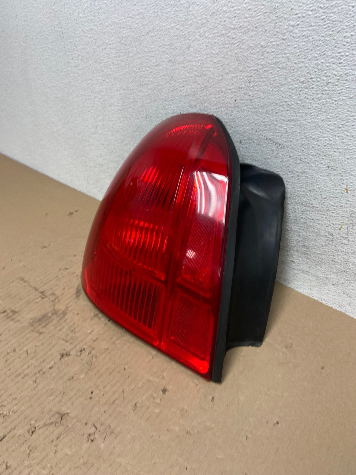 2003 to 2011 Lincoln Town Car Left Driver Lh Side Tail Light AE8752 LK1