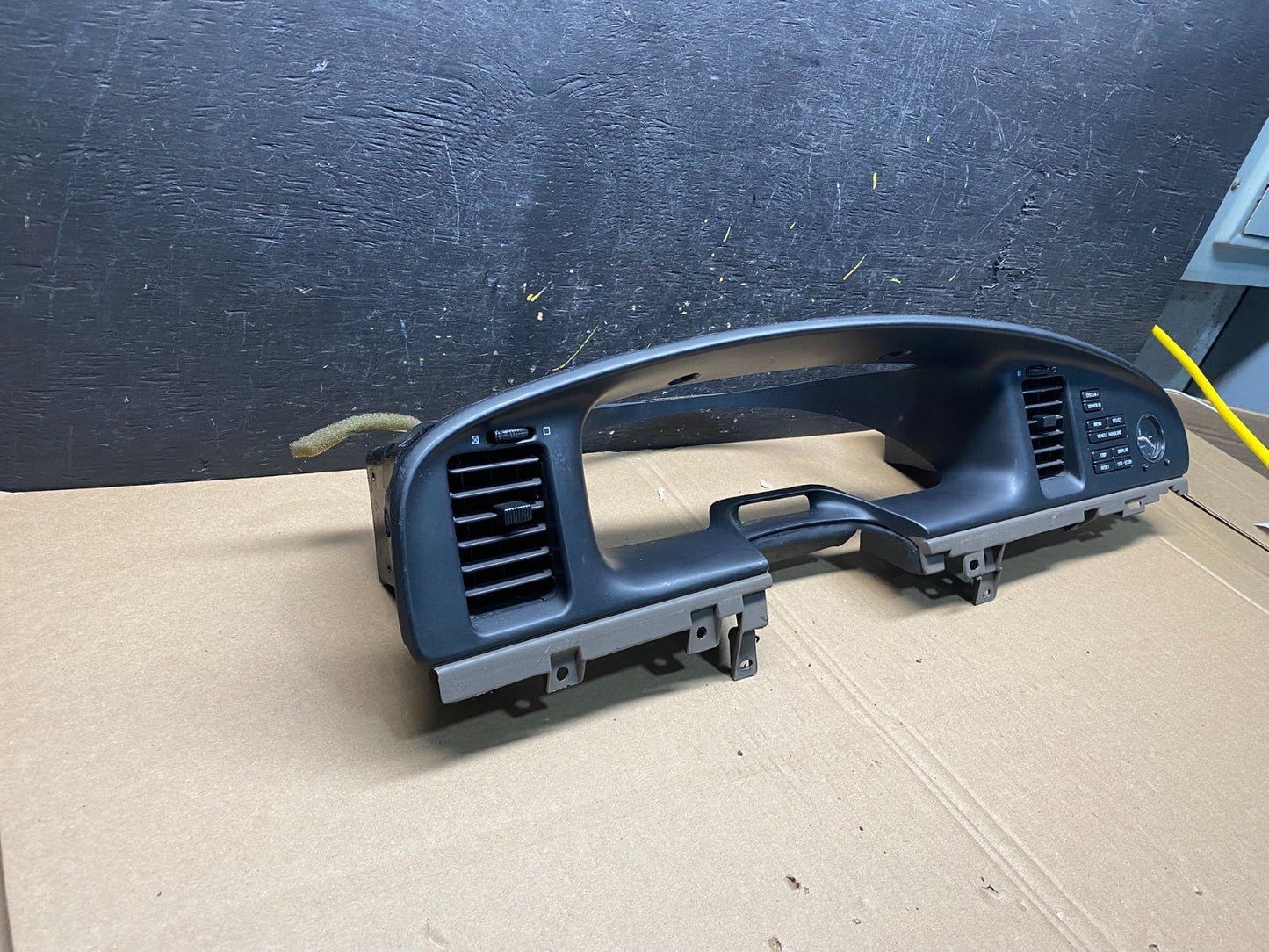 1998 to 2001 Lincoln Continental Speedometer Dash Bezel Air Vent T1254 DG1