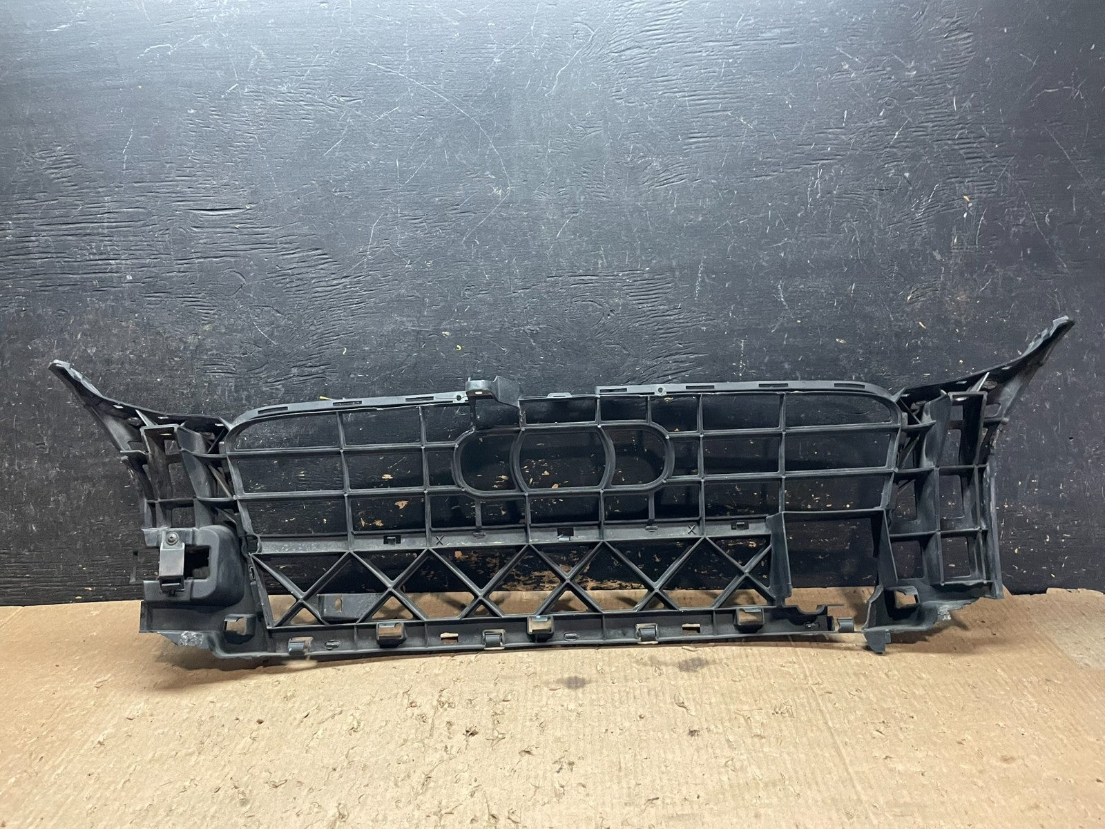 2007 2008 2009 Audi Q7 Front Bumper Cover Grill Support Reinforcement z5562 DG4