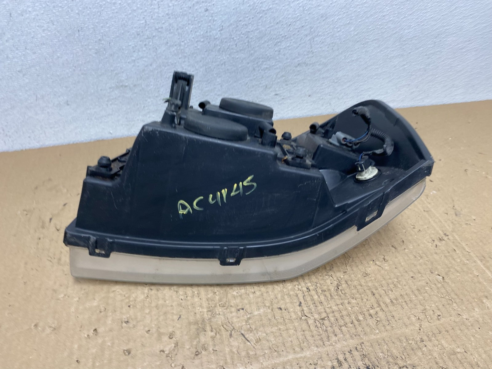 2002 to 2009 Gmc Envoy Right Passenger RH Side Headlight Halogen AC4145 DW7