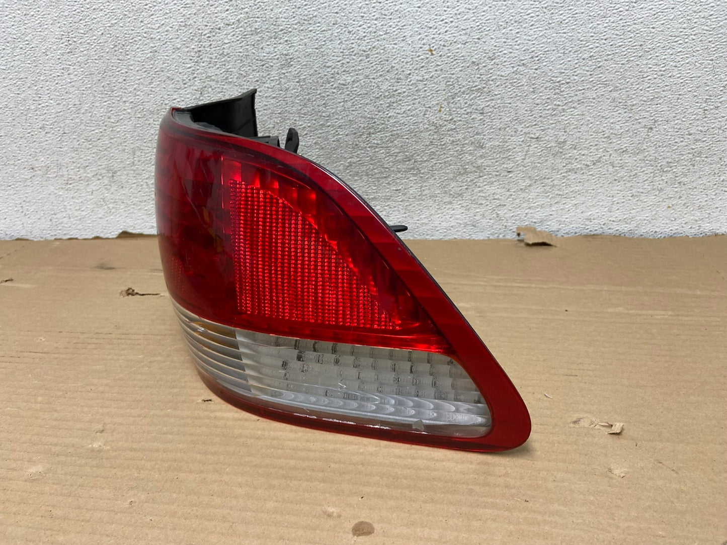 2001 to 2002 Honda Accord Sedan 4door Right Passenger Tail Light AG8099 LK2
