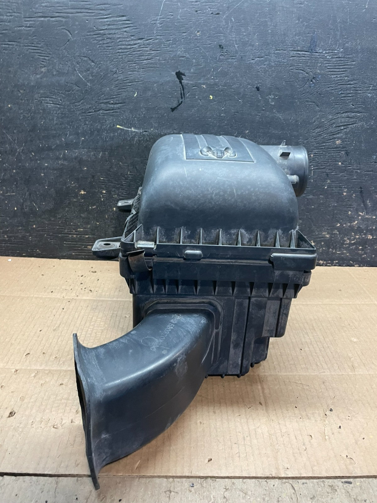 2002-2008 Dodge Ram 1500 5.7L Air Cleaner Filter Box Y1739 DG1