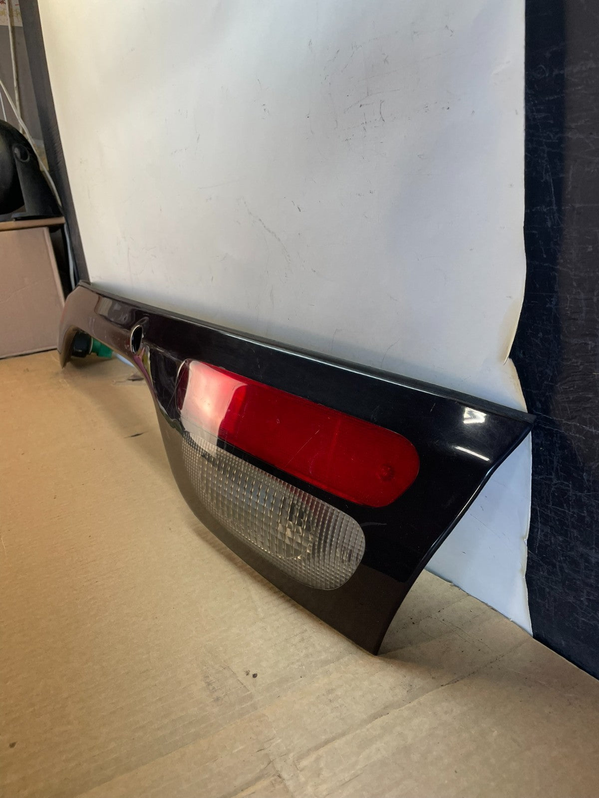 2000 to 2002 Ford Taurus Trunk Rear Center Lid Tail Light Panel ag7537 DG1