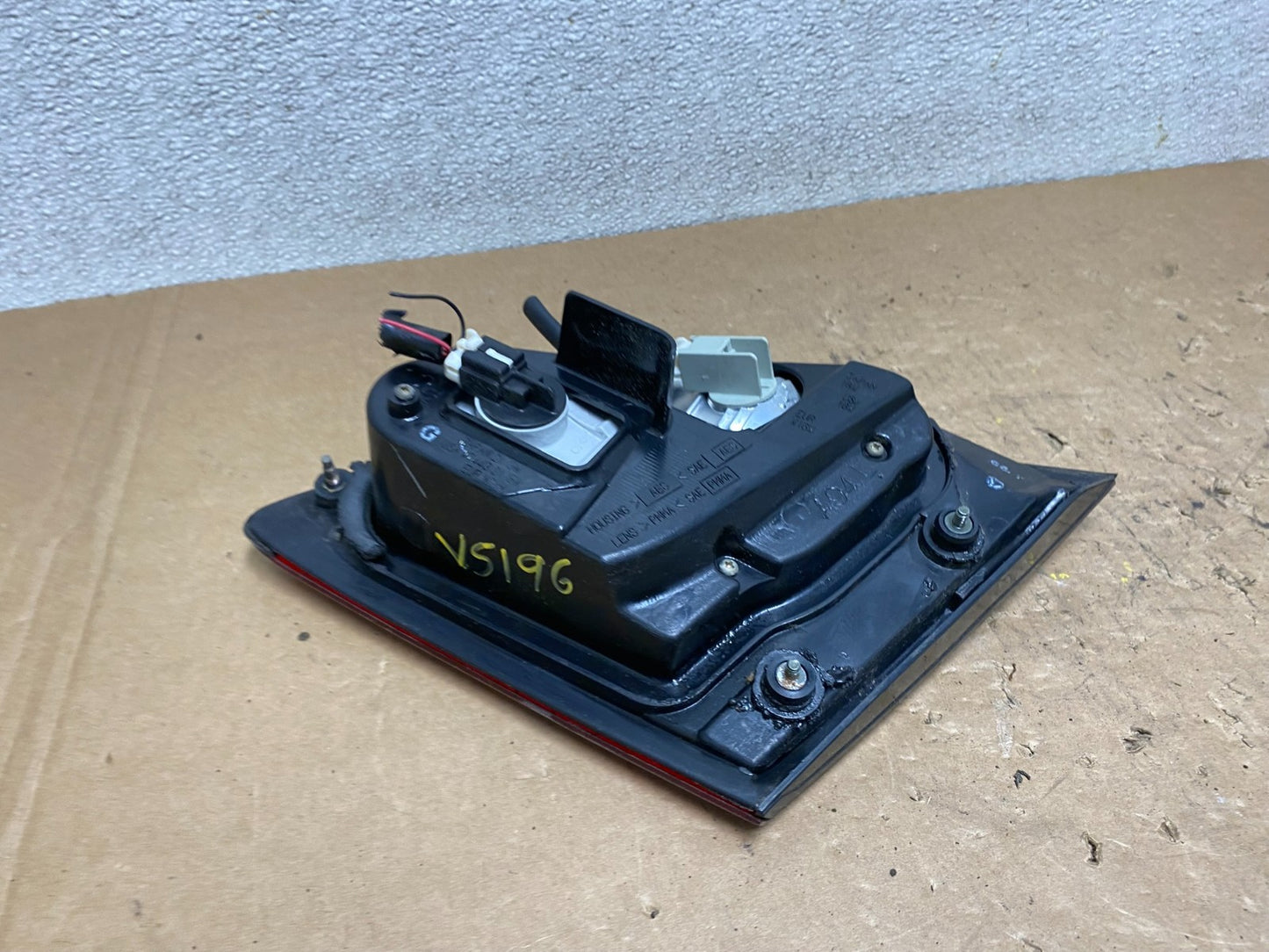 2000-2001 Infiniti i30 Left Driver Lh Side Tail Light Inner Oem V5196 DG7