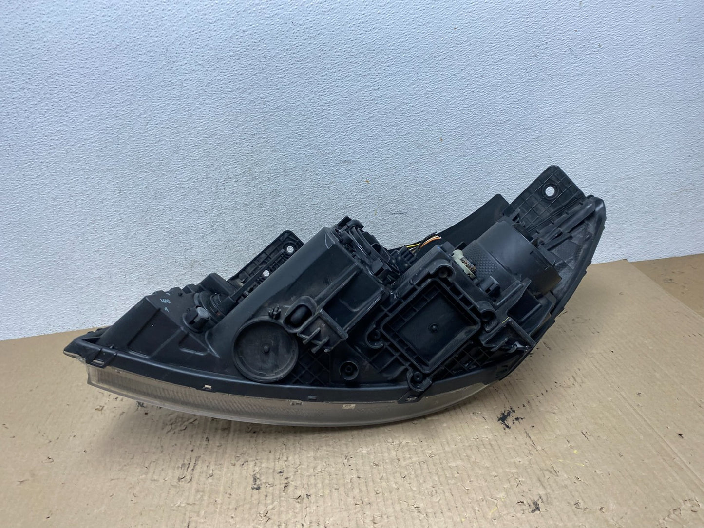 2015-2018 Kia Sedona Right Passenger RH Side Headlight Halogen AF7102 DW7