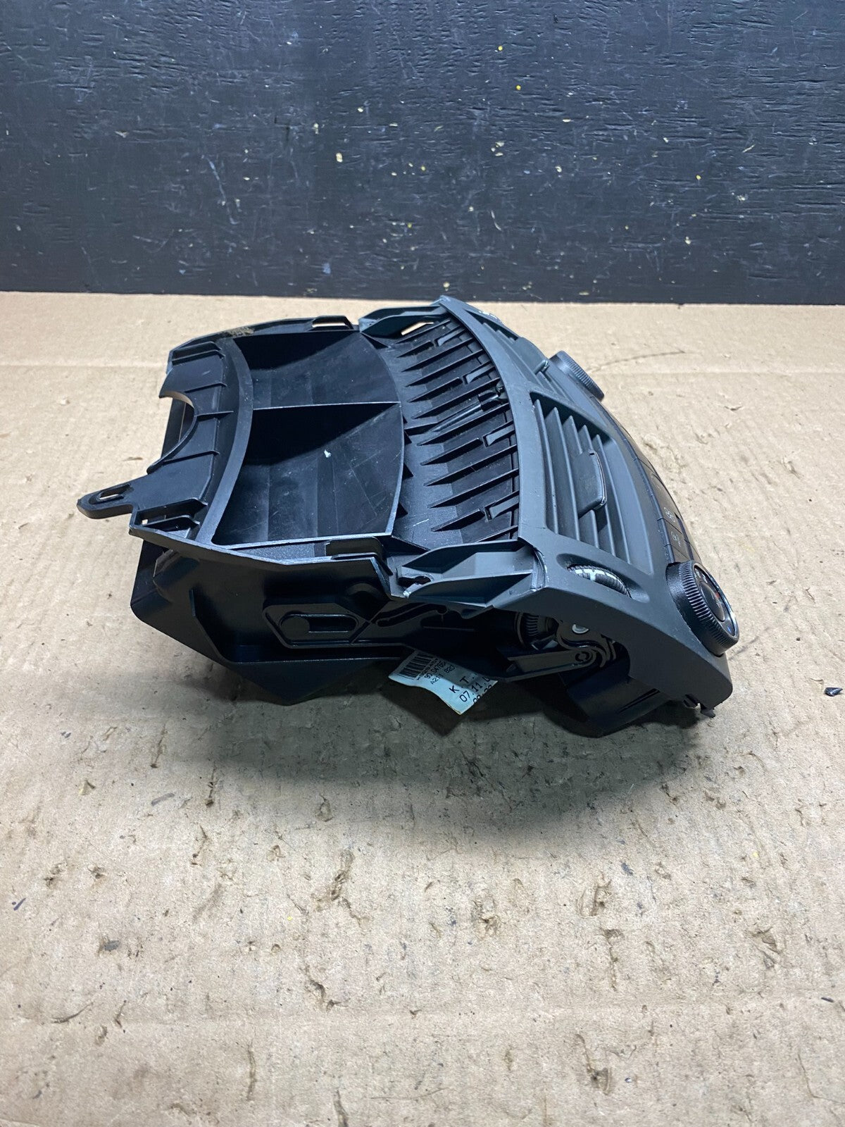2007 - 2009 Mercedes W211 E550 E320 Center Console AC Heater Air Vent O7209 DG1