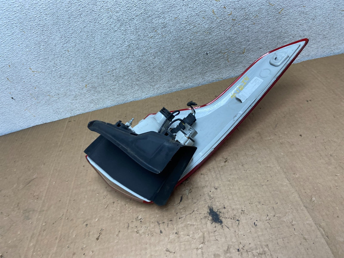 2013 to 2016 Ford Escape Right Passenger RH Side Tail Light AI9134 LK4