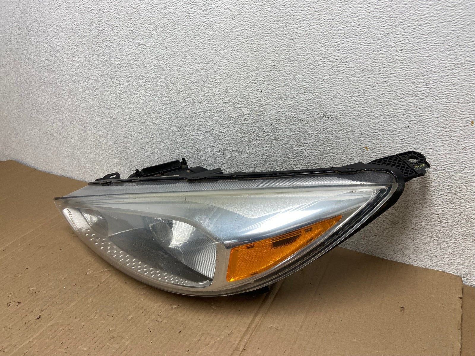 2015 to 2018 Ford Focus Left Driver LH Side Headlight AE8998 LK1