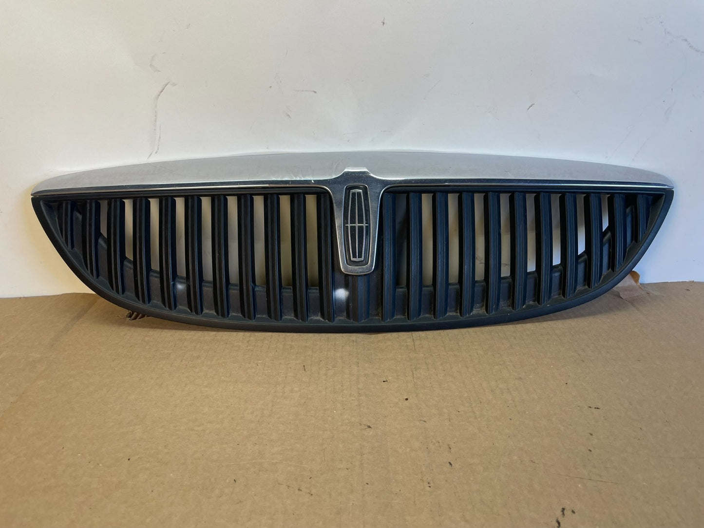 2000 to 2002 Lincoln LS Front Hood Bumper Grill Grille W/Emblem AG3082 DG0