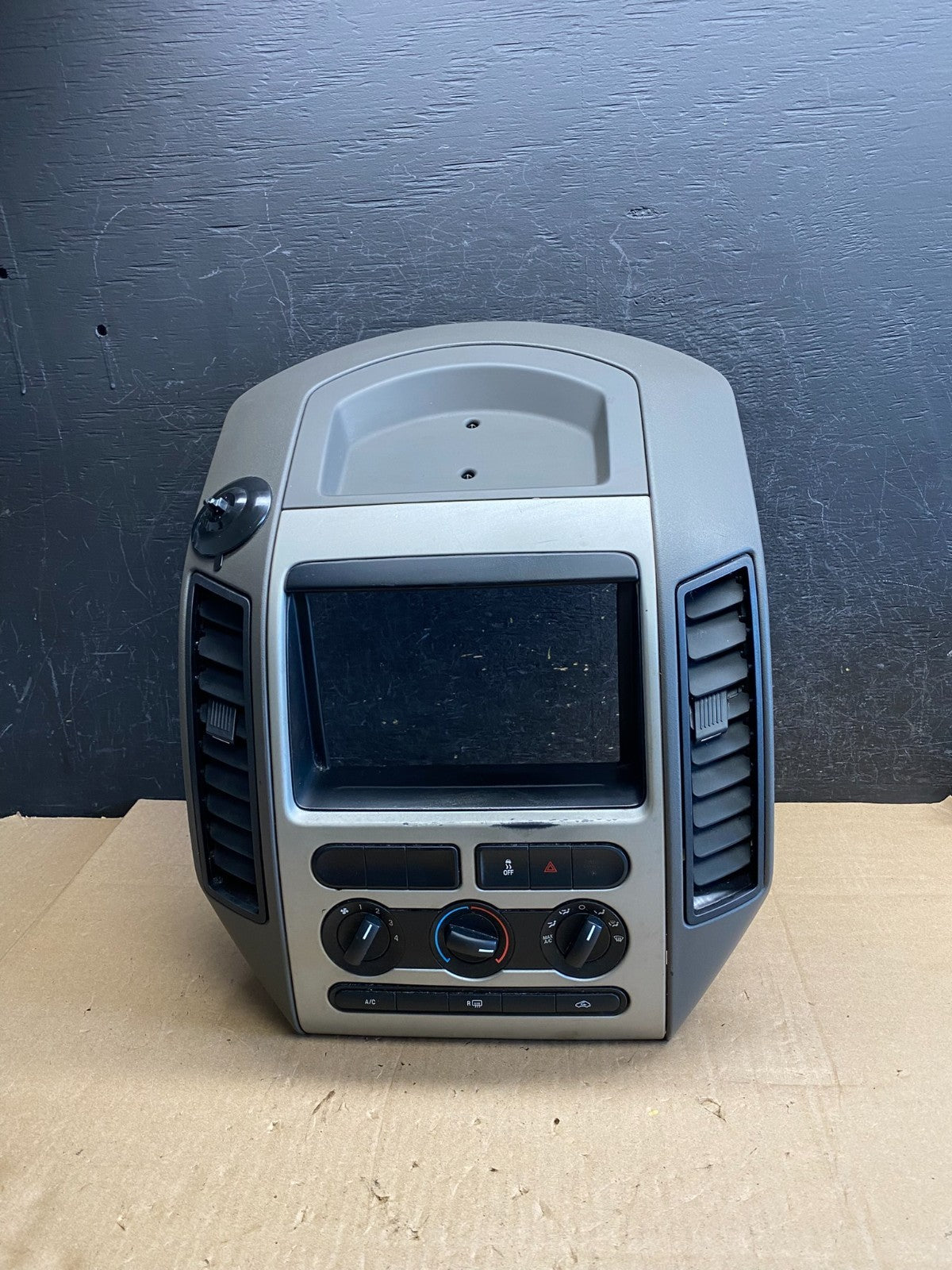 2007 - 2010 Ford Edge Heater Climate Control Radio Control Dash Bezel ai3090 DG0