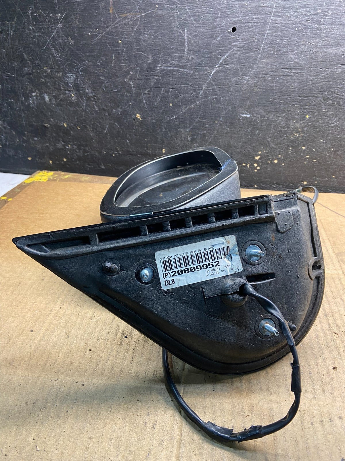 2007-2013 Chevrolet Tahoe Silverado Suburban Right Passenger Mirror OEM Y3978 DG3