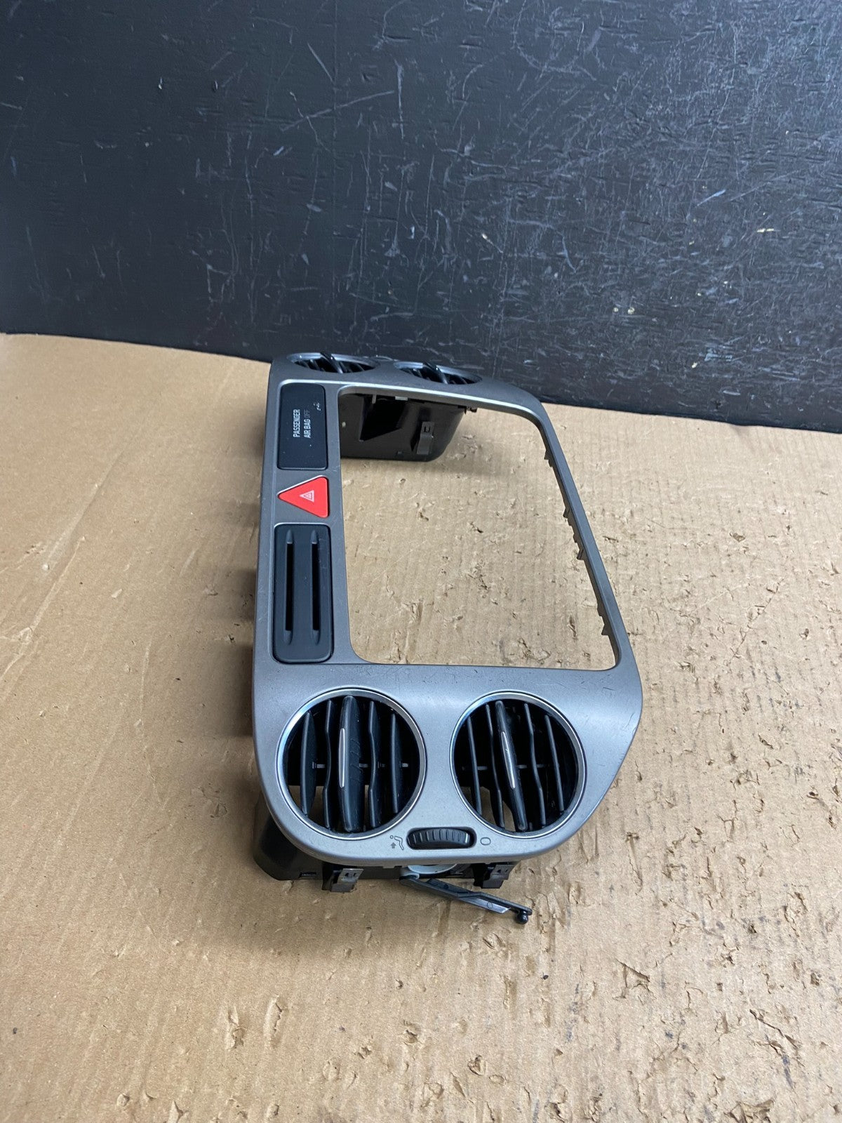 2009 2010 2011 Volkswagen Tiguan Center Dash Radio Bezel Trim AF1460 DG1