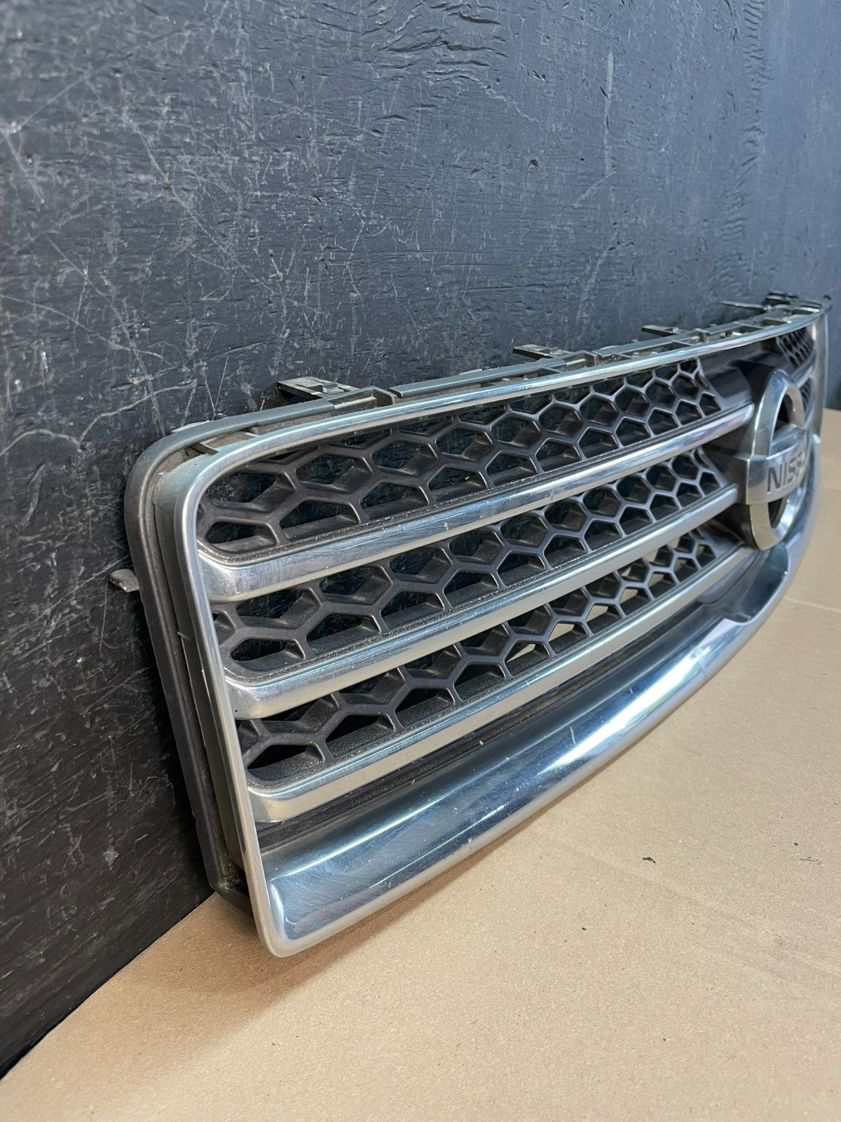2009 to 2011 Nissan Maxima Front Upper Grill Grille 62070-9N00A AD8318 DG2