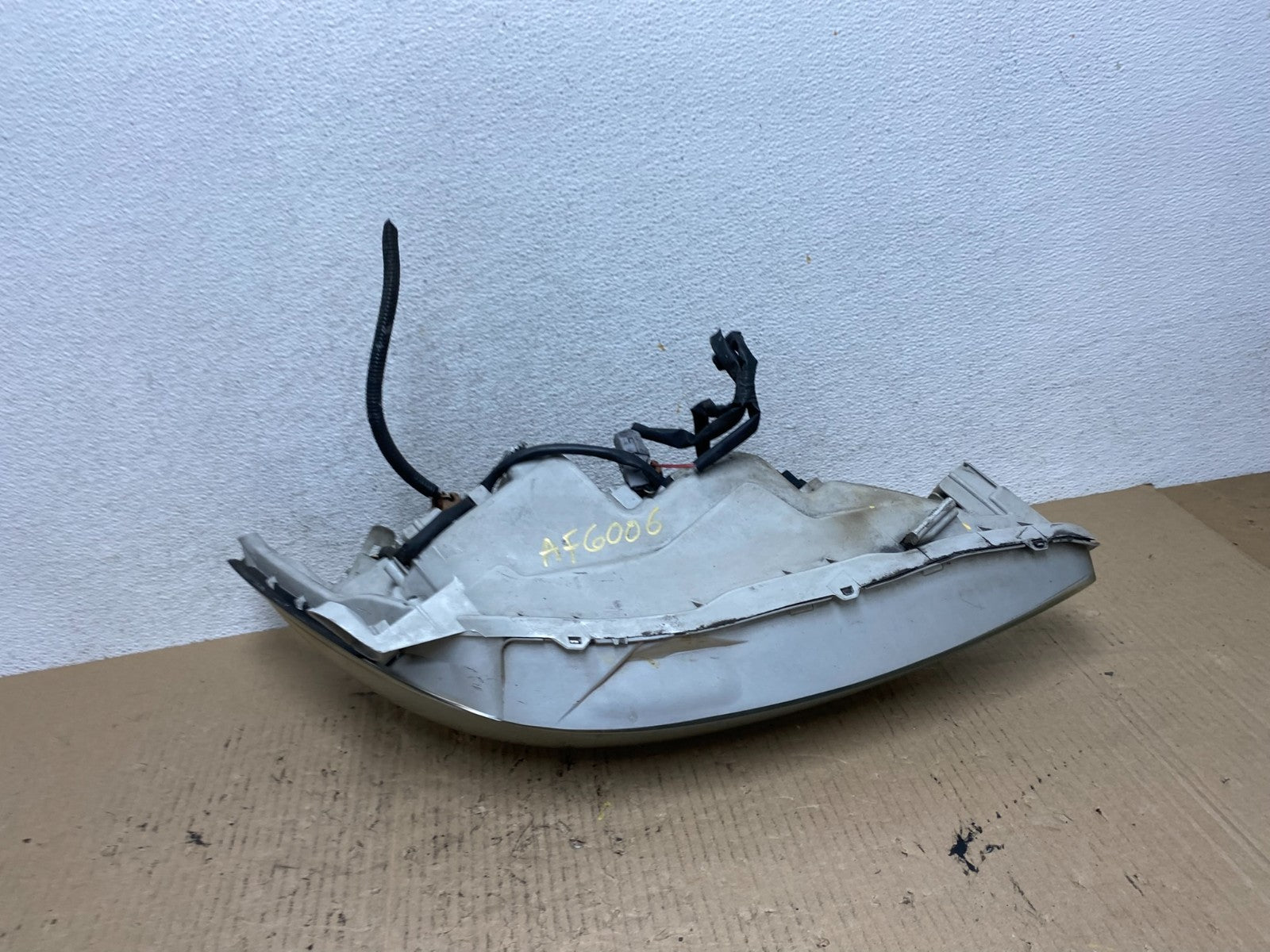 2005 to 2006 Toyota Camry Left Driver LH Halogen Headlight AF6006 DW7