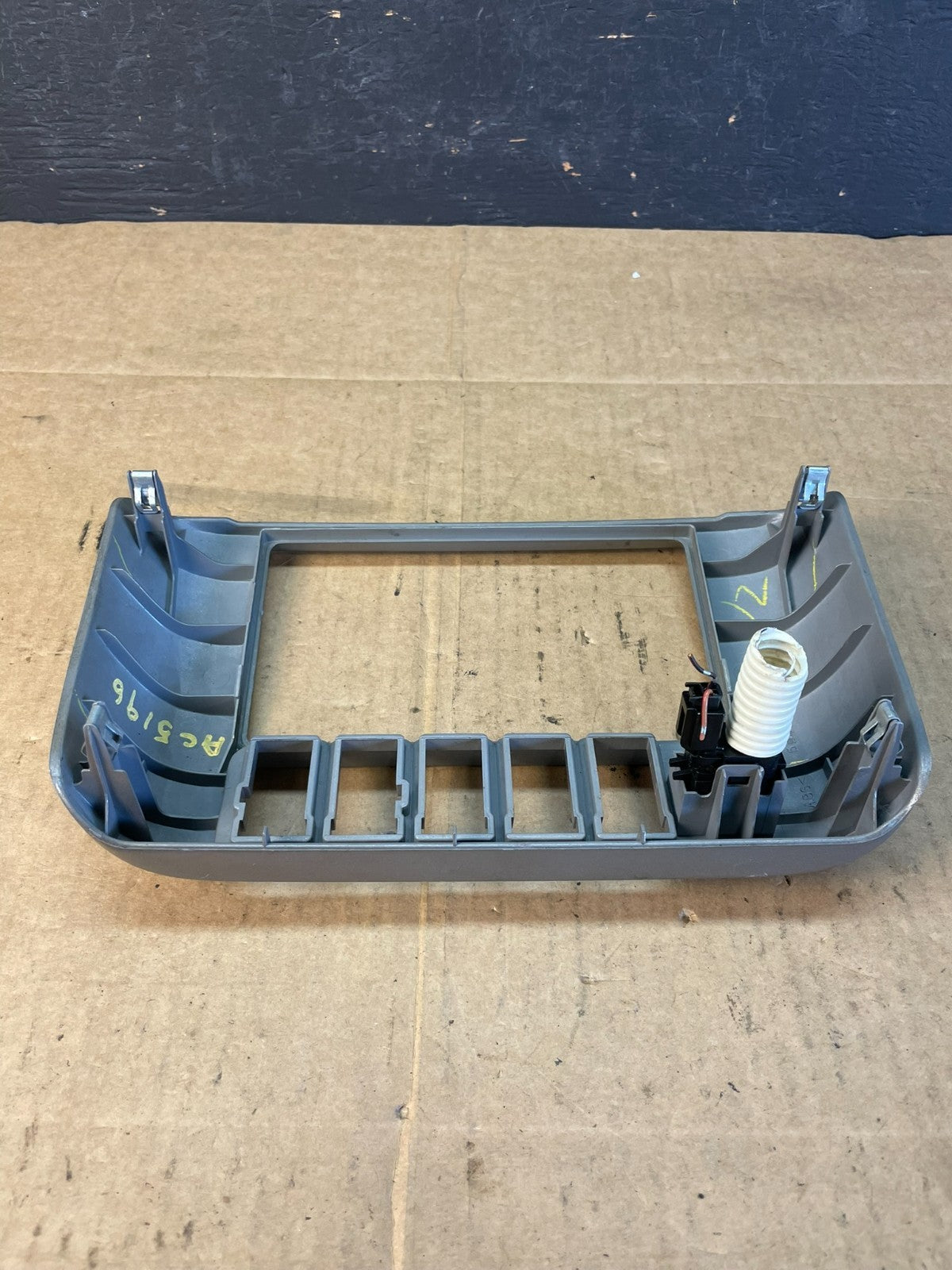 2001-2003 Toyota Sienna Center Console Dash Radio Bezel Trim AC5196 DG9