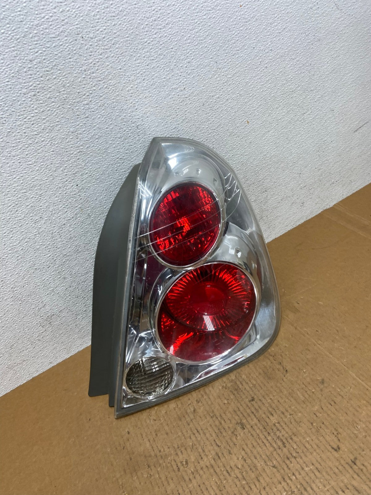 2005 to 2006 Nissan Altima Tail Light Right Passenger RH Side AE0679 LK2