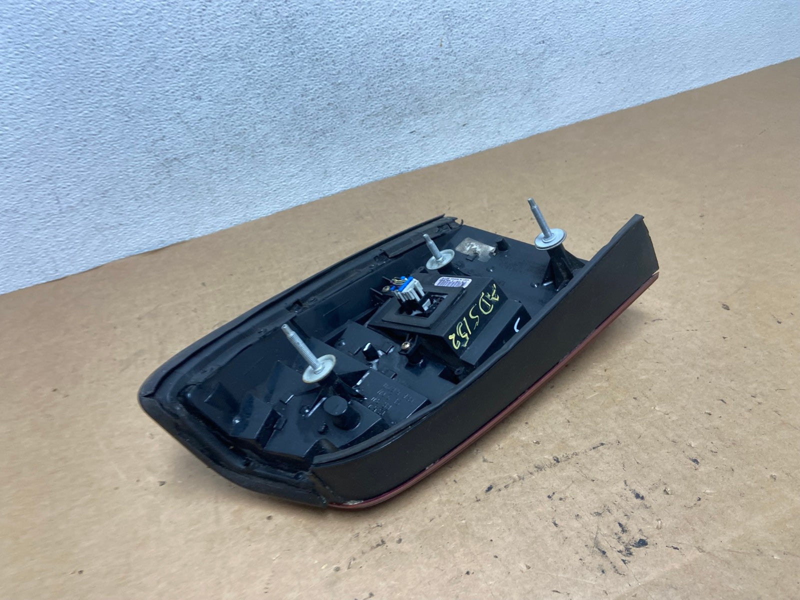 2000 to 2005 Cadillac Deville Left Driver Lh Side Tail Light AD5152 LK4