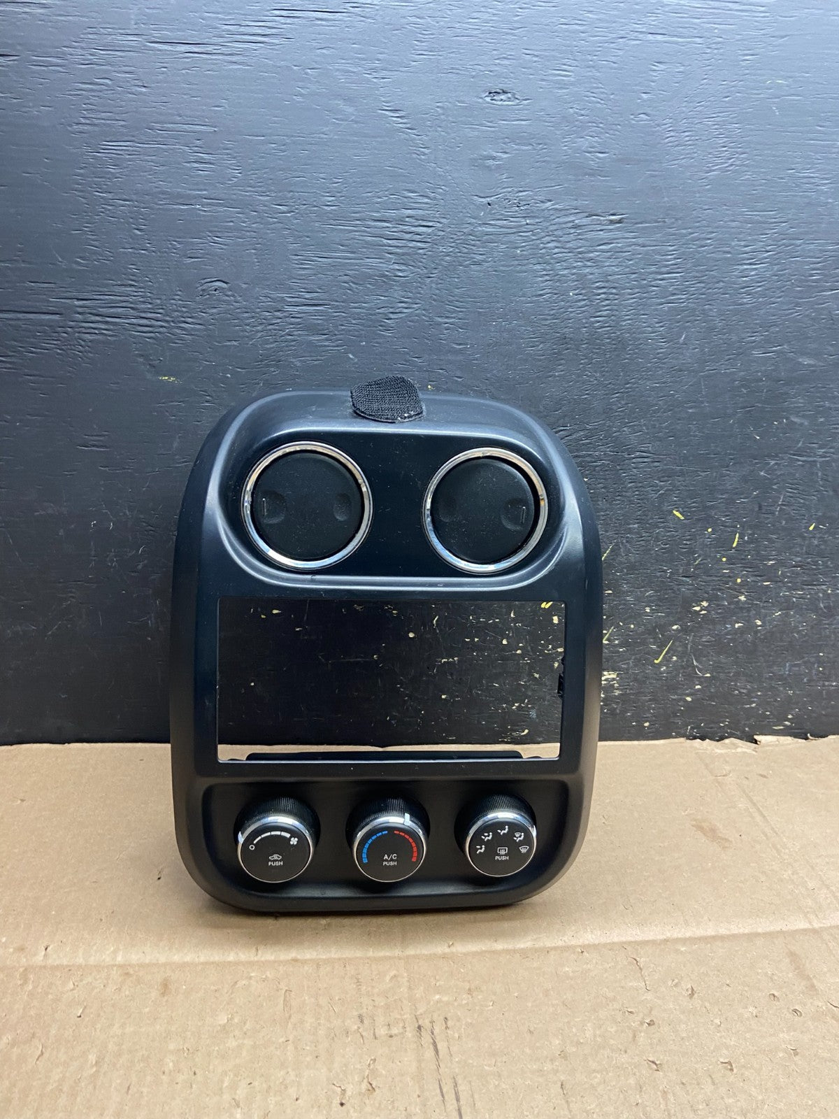 2011 to 2017 Jeep Compass Dash Climate Temperature Control Radio Bezel Y2361 DG0