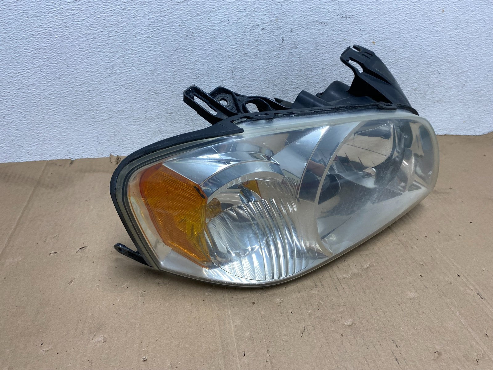 2005 - 2006 Mazda Tribute Right Passenger Rh Headlight AE9137 DW2