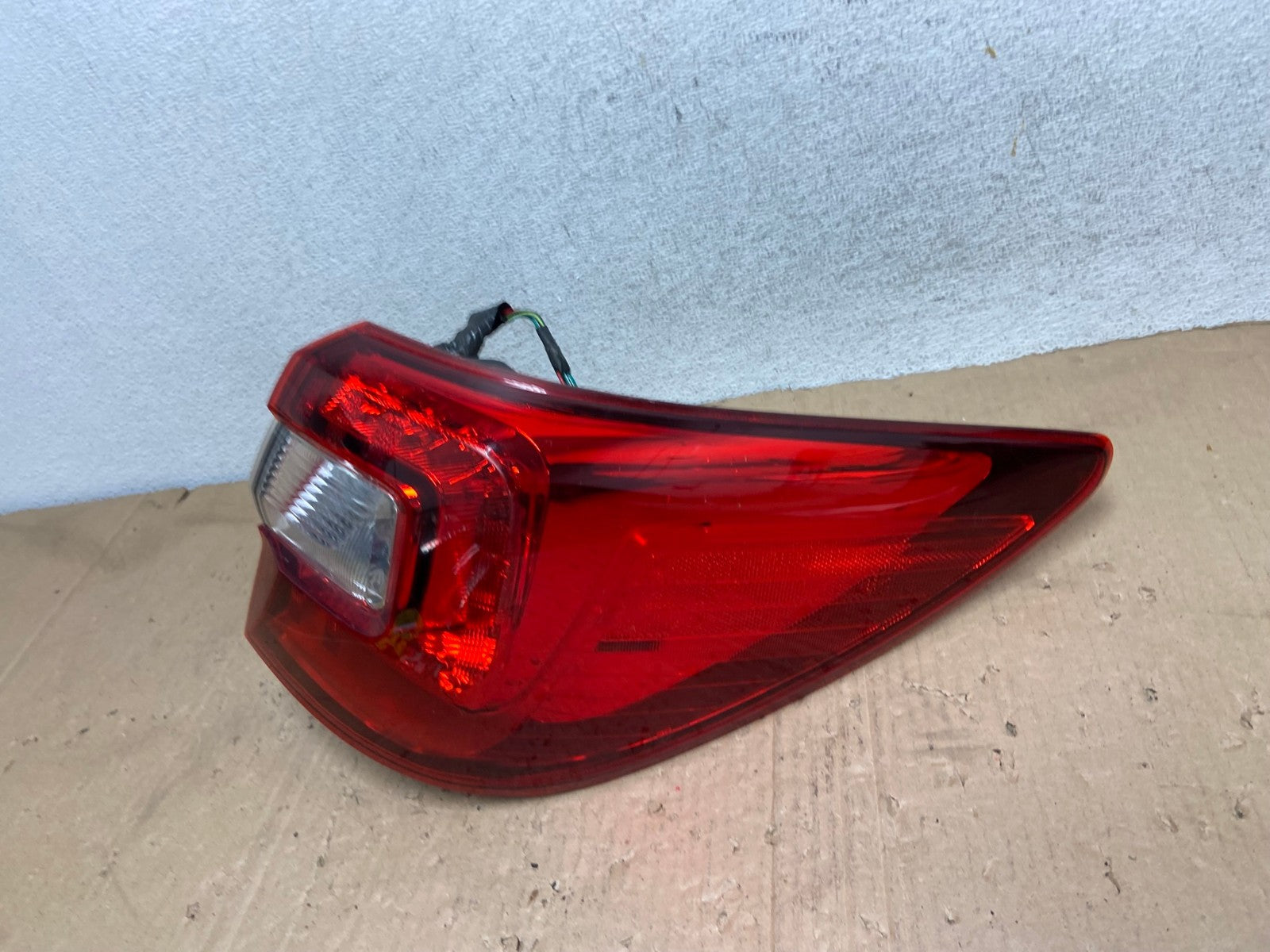 2015 - 2019 Subaru Outback Right Passenger RH Tail Light AE9319 LK1
