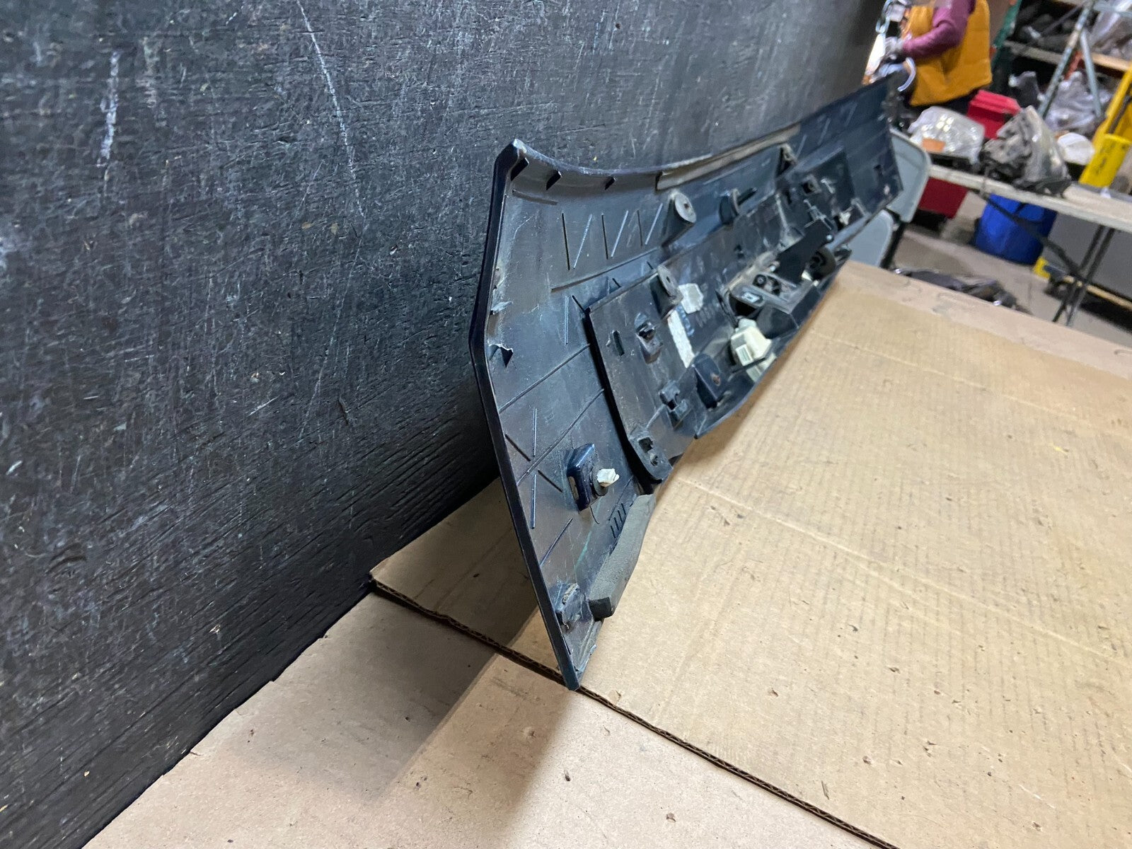 2011-2018 Dodge Grand Caravan Rear Tail Gate Trim Molding Panel OEM i31099