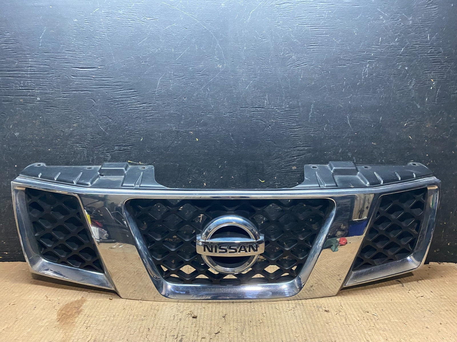 2005 2006 2007 Nissan Pathfinder Chrome Front Upper Grill Grille Oem y6356  DG0