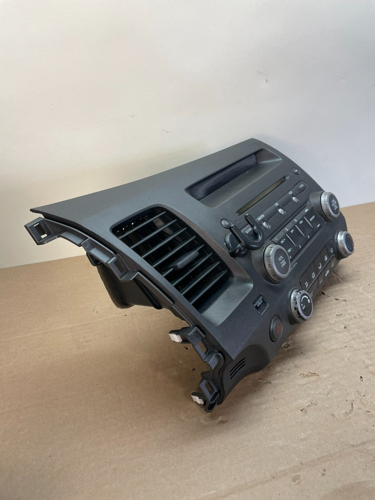 2006 - 2011 Honda Civic Radio AM/FM Climate Control Air Vent Bezel AI0564 DG1