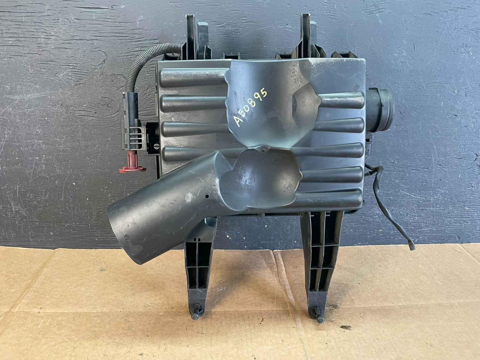 2010 to 2018 Mercedes-Benz Sprinter 2500 3.0L Air Cleaner Box ae0895 DG4