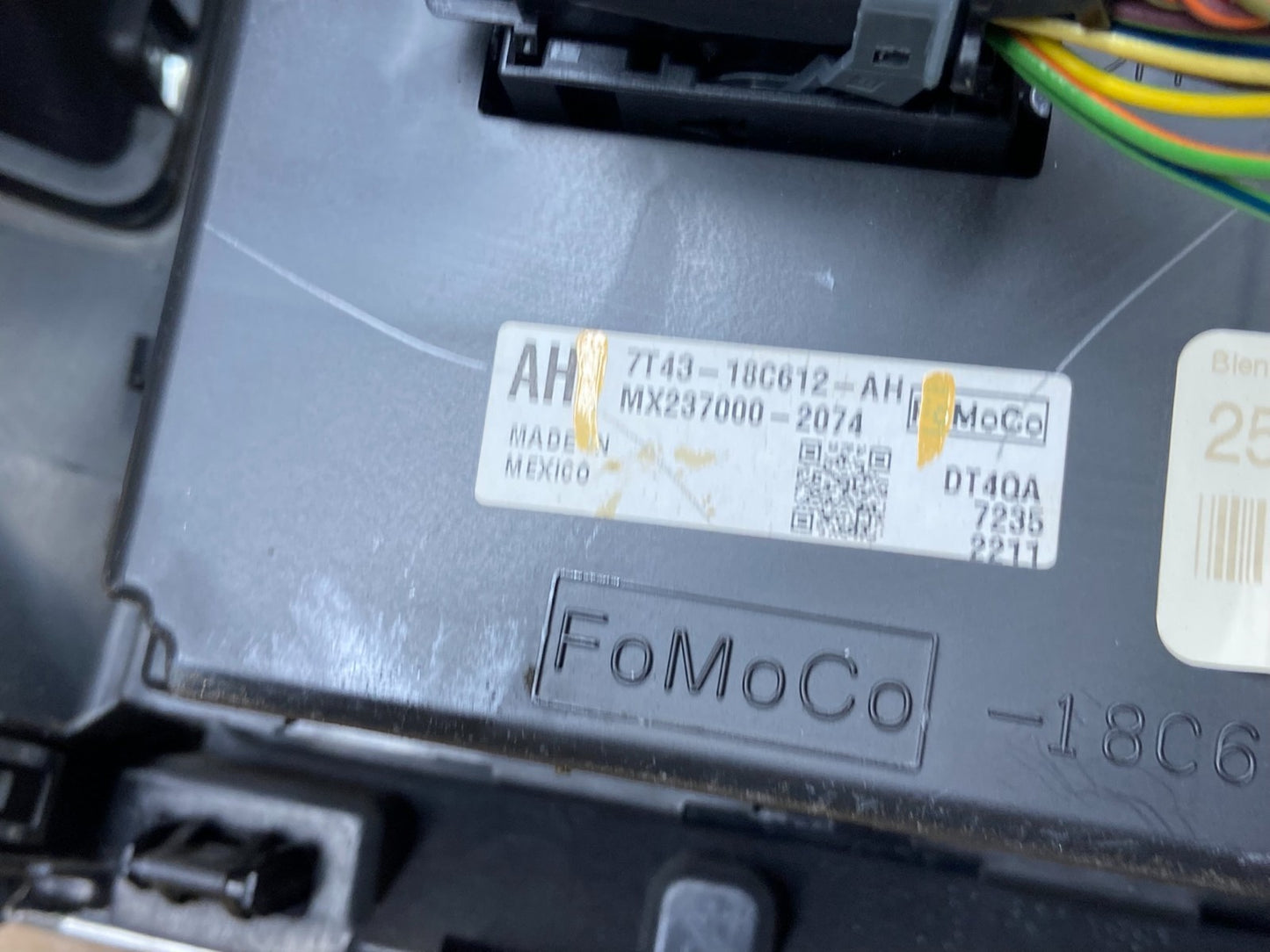 2007 - 2010 Ford Edge Heater Climate Control Radio Control Dash Bezel Y7806 DG6