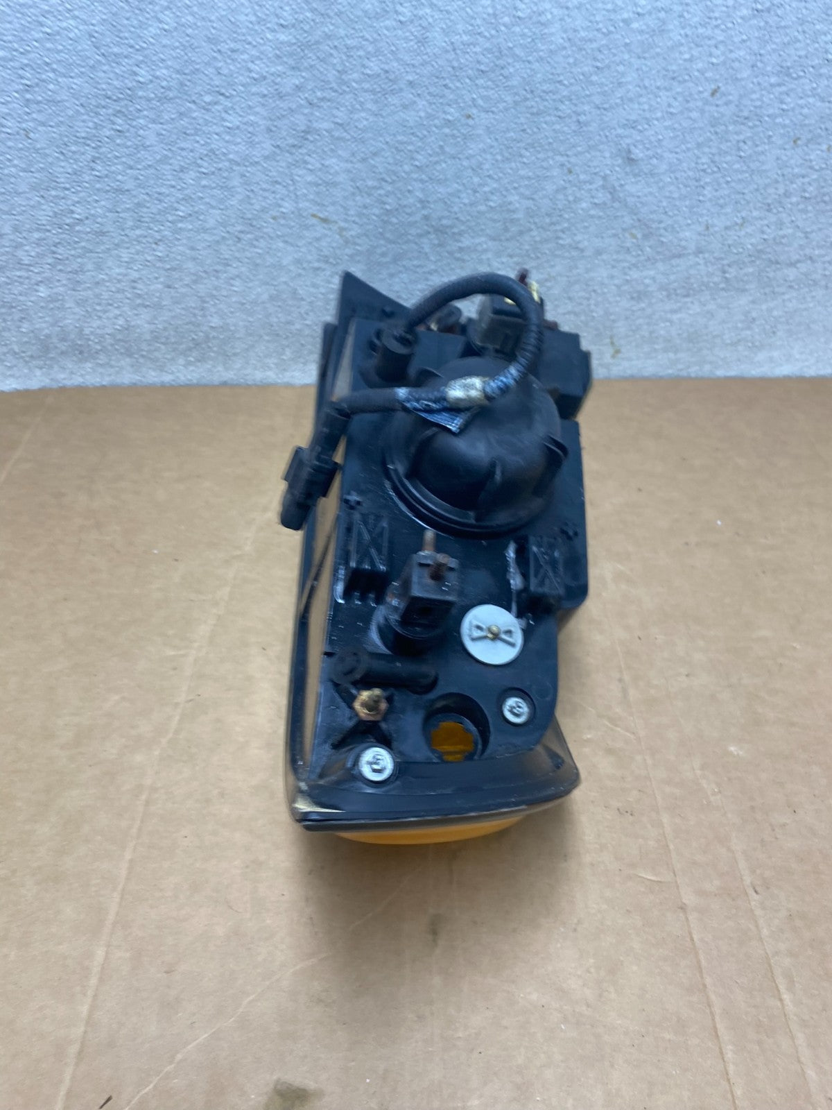1998 to 2002 Lincoln Navigator Right Passenger Halogen Headlight OEM T1154 DW8