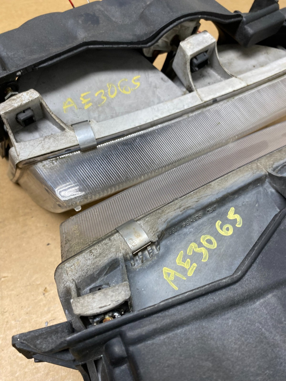 1993 to 1997 Toyota Corolla Left+Right Side Headlights AE3065 DW10