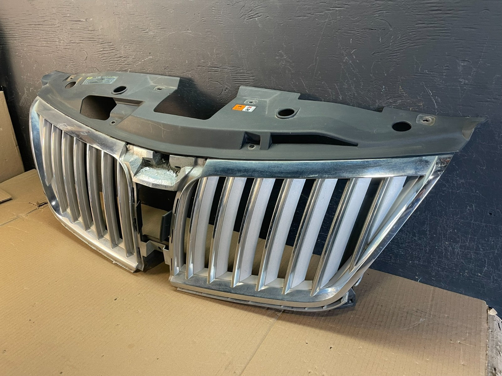 2009 to 2012 Lincoln MKS Front Upper Grille Grill ae3575 DG1