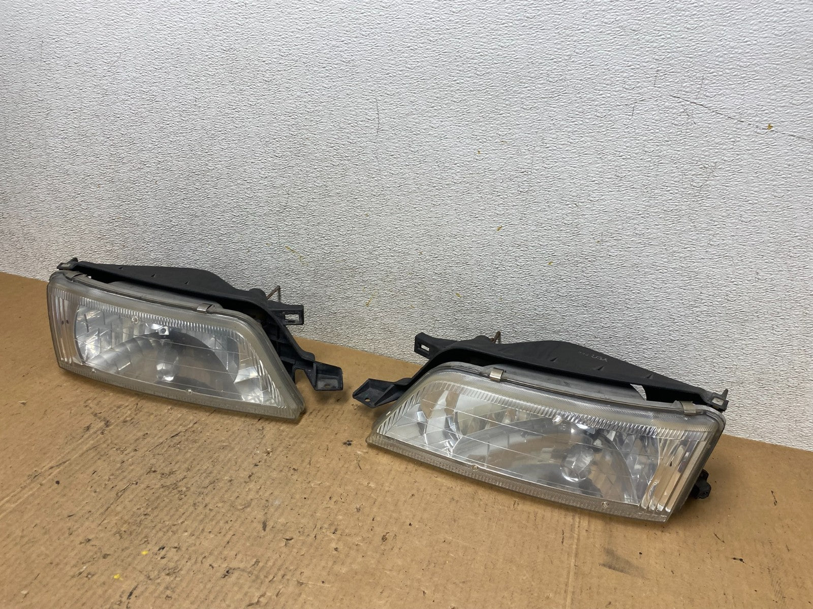 1997 to 1999 Nissan Maxima Left+Right Side Headlights Halogen OEM Q7728 DW1