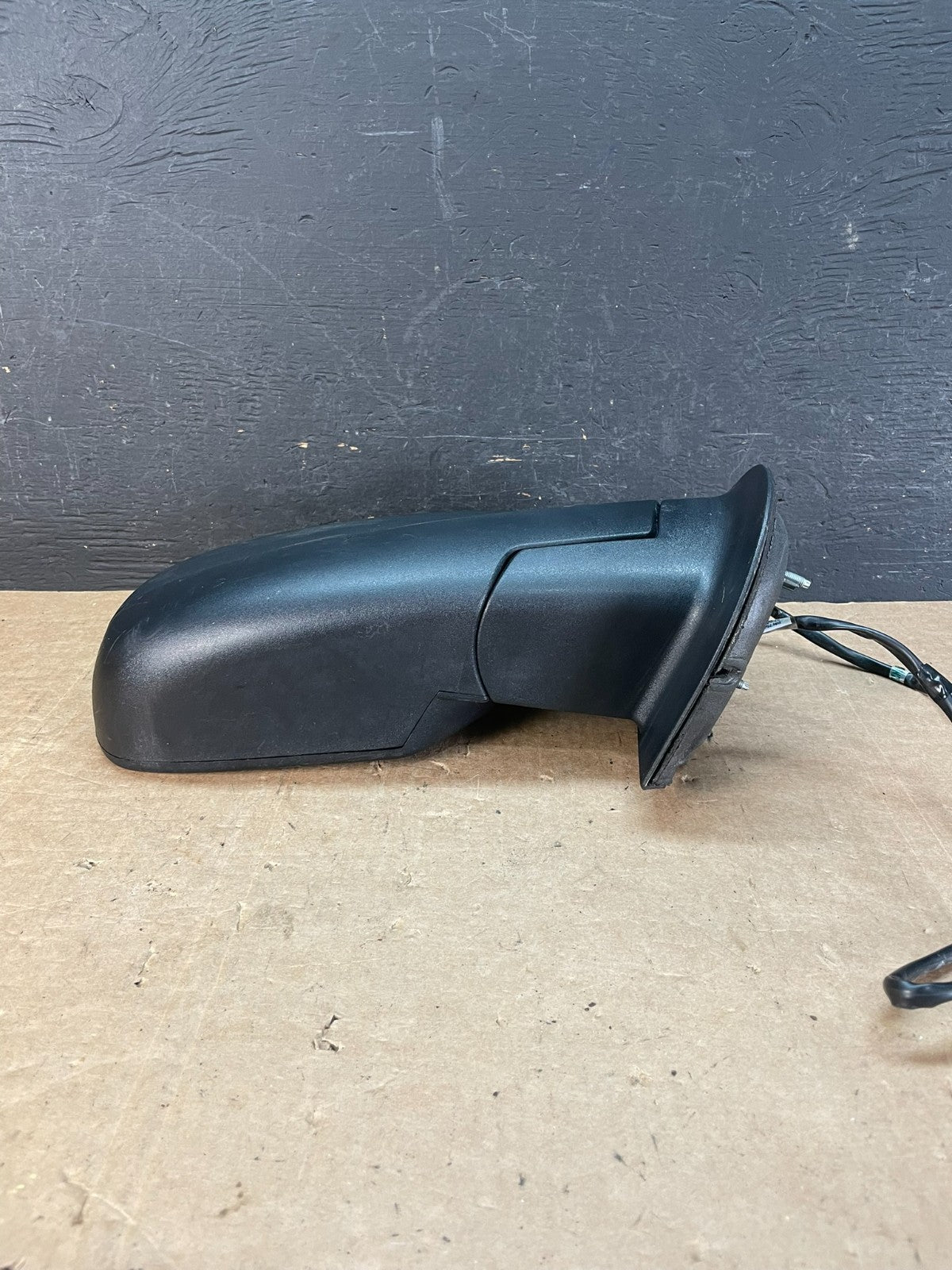 2007-2013 Chevrolet Tahoe Silverado Suburban Right Passenger Mirror AE8552 DW3