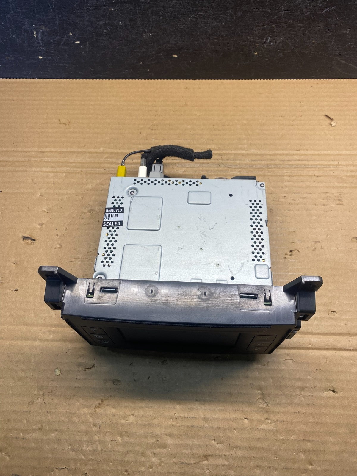 2015 to 2016 Chrysler 200 Radio Receiver Display Screen Player ae4761 DG4